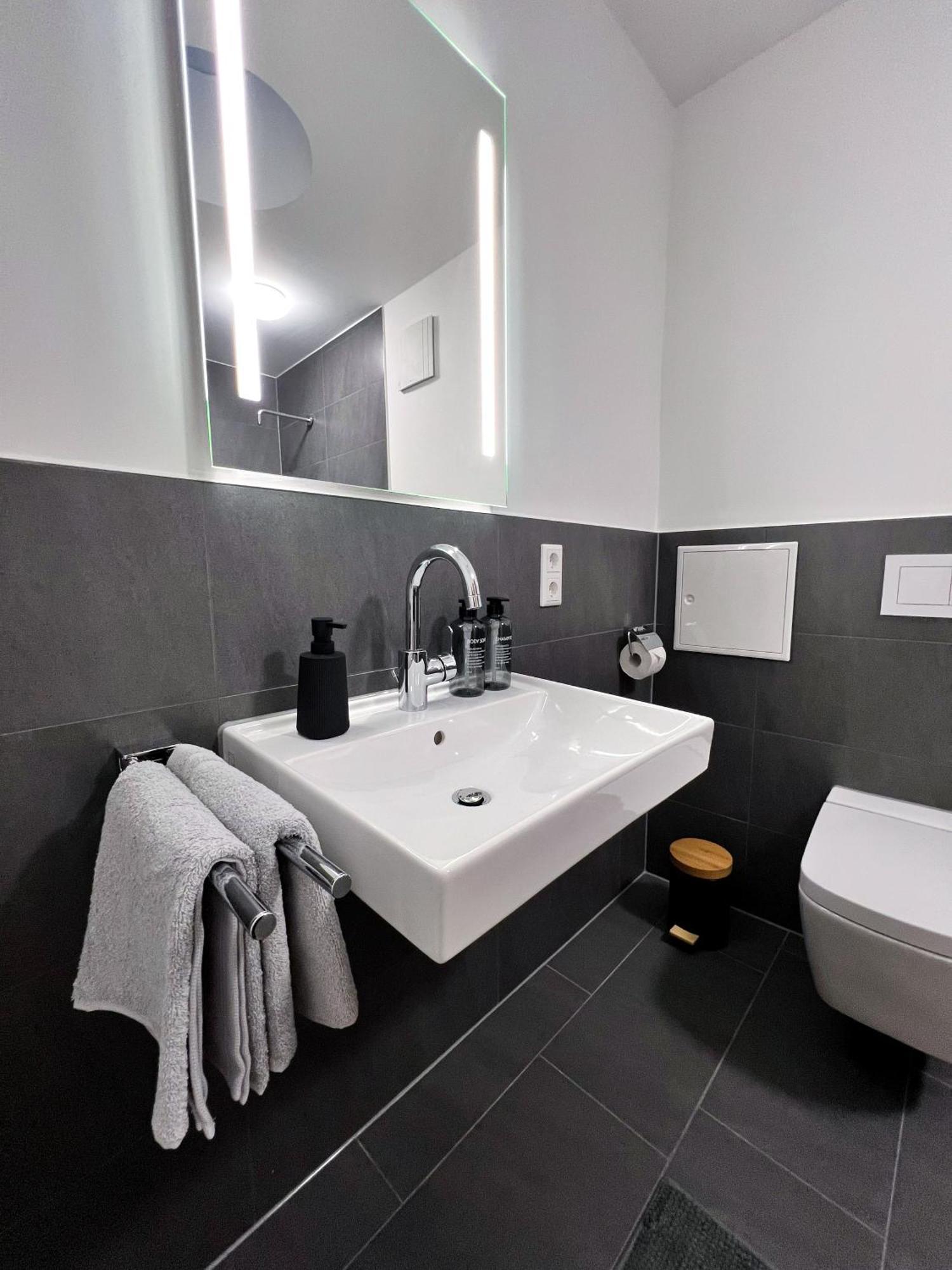 Ferienwohnung Zentrale Wohlfuehloase Mit Parkplatz Osnabrück Exterior foto